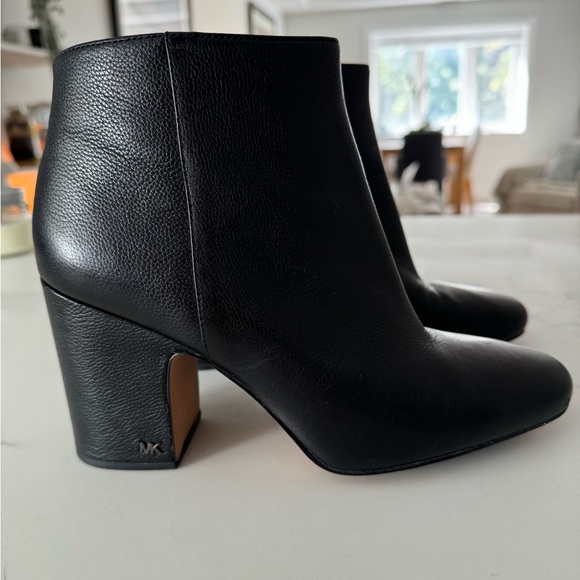 Michael Kors ankle boots - Picture 1 of 4
